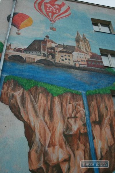 108266-mural-posvyacshennyj-pobratimstvu-odessy-i-regensburga-ukrasil-zdanie-vozle-kirhi-big