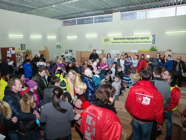 Гости из Германии привезли 16 тыс. подарков детям Одесчины (ФОТО)