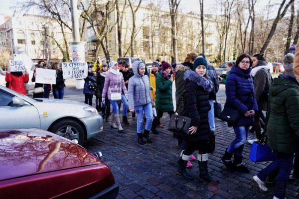 Студенты ОНУ устроили акцию протеста, перекрыв дороги Одессы