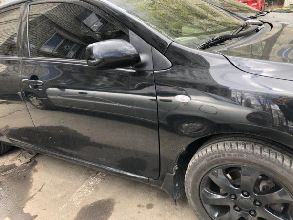 поцарапанный автомобиль