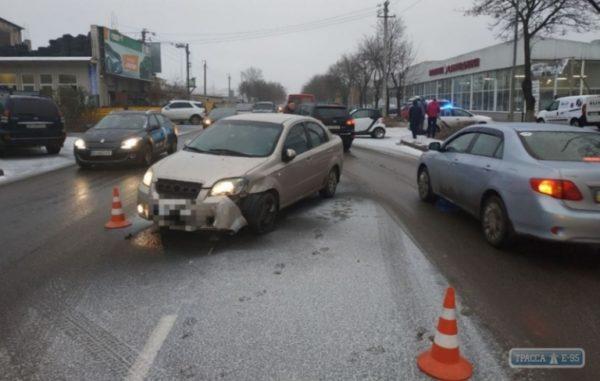 68 ДТП произошло в Одессе в первый снежный день
