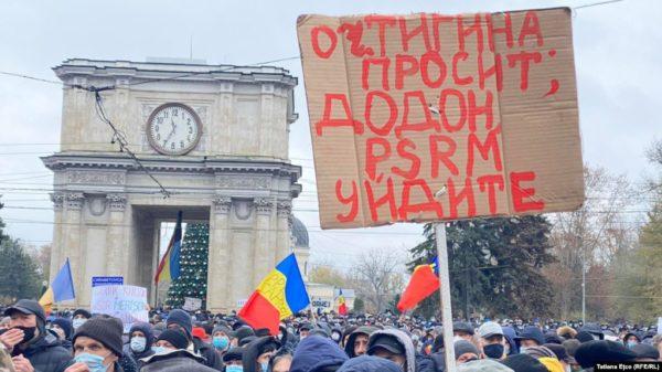Молдова: протестующие в Кишиневе требуют отставки правительства