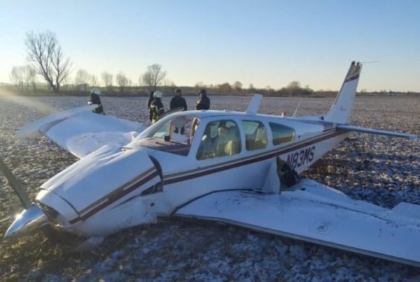 Возле Киева упал самолет с людьми на борту