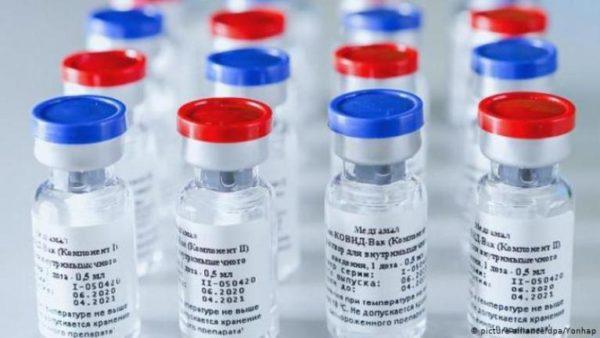 Скоро в аптеках начнут продавать вакцину от COVID-19