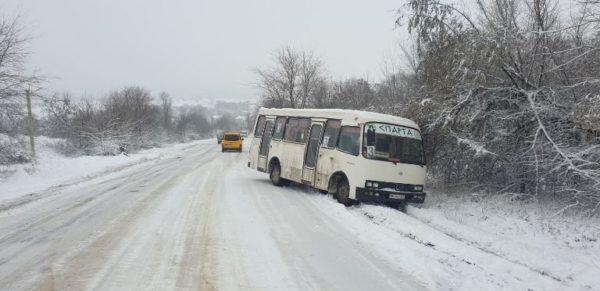 Из-за бездействия дорожников в Арцизе произошел транспортный коллапс.