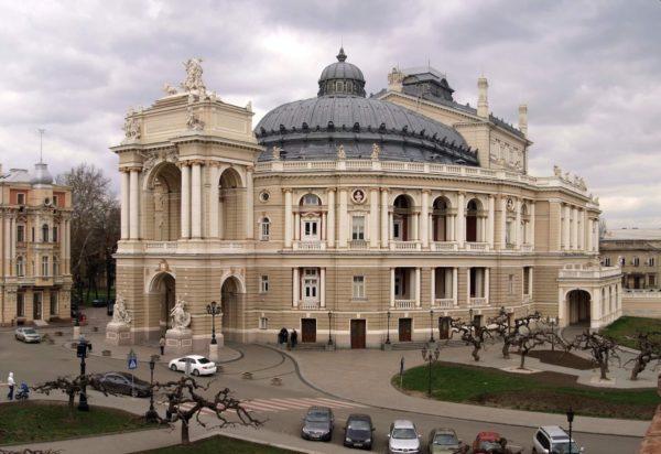 В Одессе неизвестные ” минировали” Оперный театр