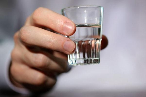 В Одесской области 6-летний мальчик отравился водкой