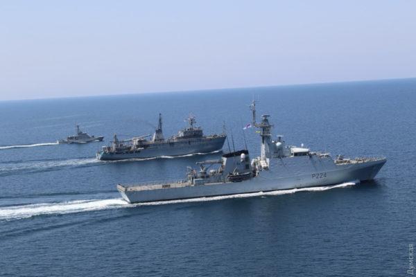 Под Одессой украинские ВМС провели учения с британским патрульным кораблем