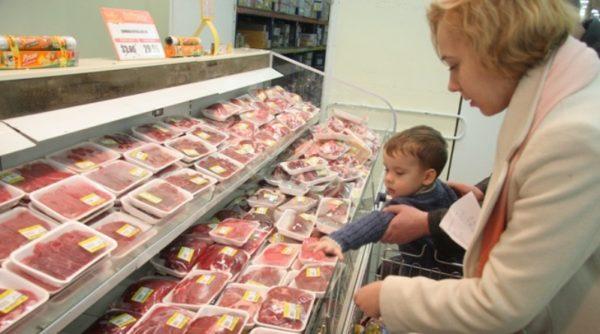 Большую часть доходов украинцы тратят на продукты и коммуналку — Госстат