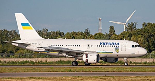 Президентский самолет с Зеленским на борту совершил экстренную посадку в аэропорту “Одесса”