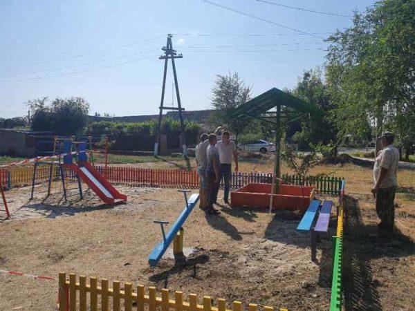 В Арцизе продолжают устанавливать детские игровые площадки