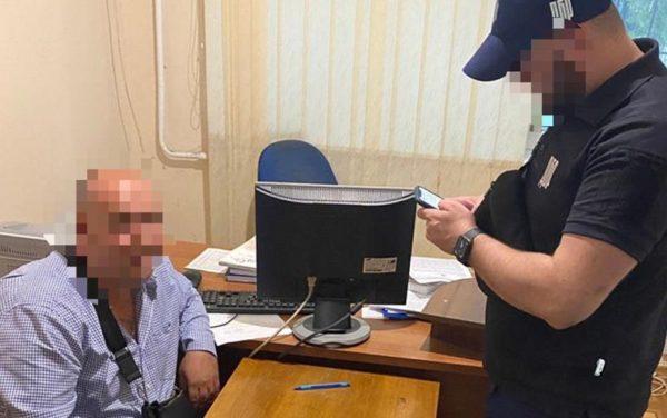 СБУ задержала в Одесской области начальника туристической полиции, “крышевавшего” незаконную торговлю на побережье