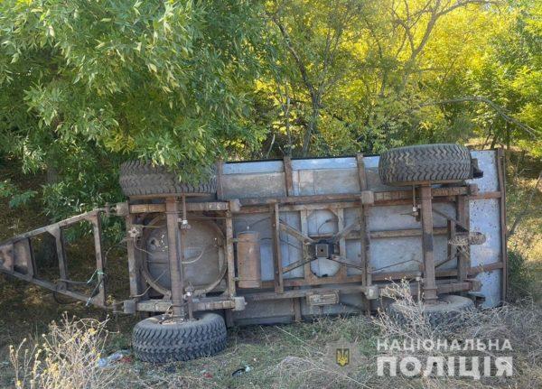 В Одесской области перевернулся трактор: 9-летний ребенок погиб, а тракторист – сбежал