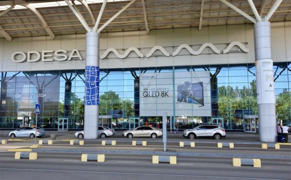 Время бесплатной парковки у терминала Одесского аэропорта продлили на 5 минут