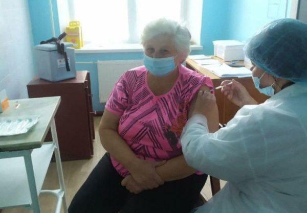 В Одесской области пенсионеров вакцинируют в отделениях «Укрпошты»