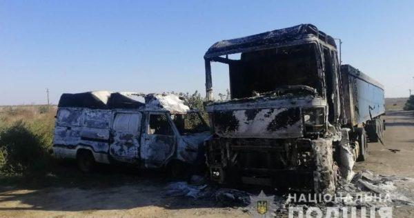 Поджог в качестве мести: в Одесской области дотла сгорели грузовик и автобус