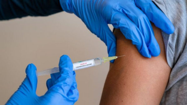 Минздрав расширил список профессий, для которых вакцинация является обязательной