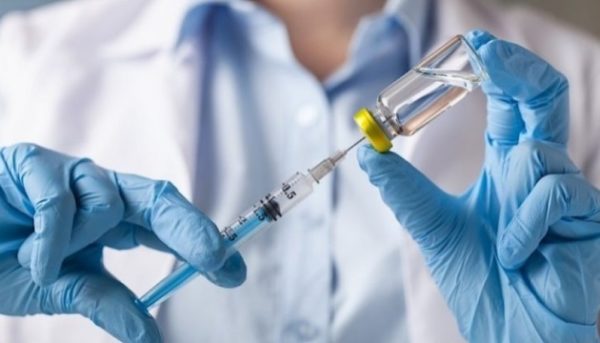 Украина расширила список профессий для обязательной вакцинации против COVID-19