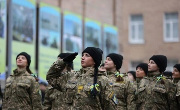 Зеленский отреагировал на петицию о воинском учете женщин