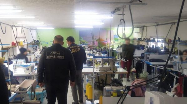В Одессе “накрыли” подпольный цех, где отшивали подделки одежды мировых брендов