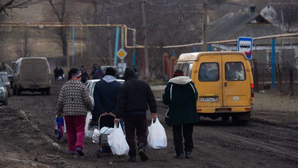 В Украине открывают несколько гуманитарных коридоров для эвакуации из горячих точек
