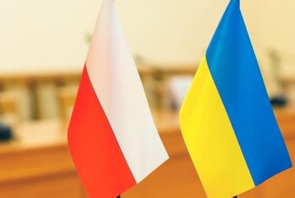 Президент Польши подписал закон о помощи украинским беженцам