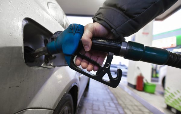 С сегодняшнего дня снизятся цены на топливо в Украине