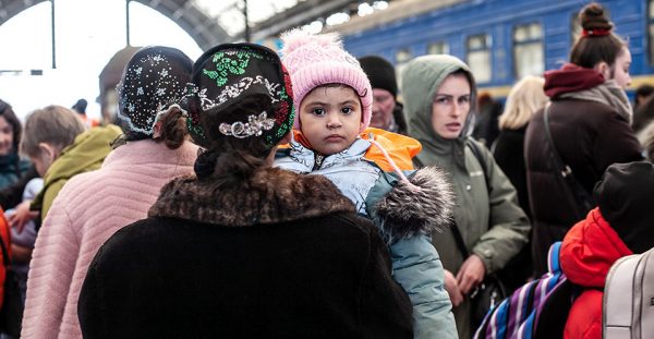 Еврокомиссар призвала мотивировать украинских беженцев в Польше переезжать в другие страны ЕС