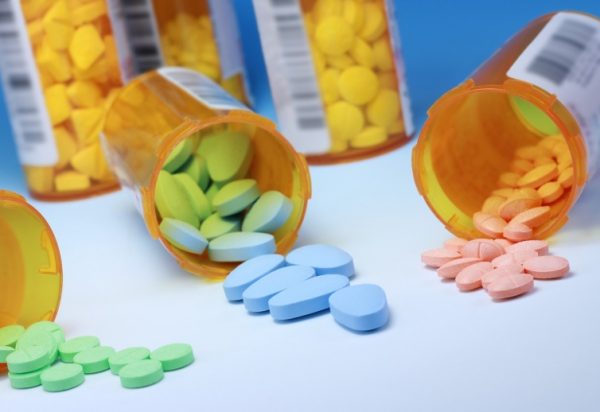 Минздрав просит украинцев сообщать о завышении цен на лекарства в аптеках