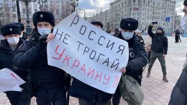 В России введут военное положение, чтобы люди не выходили на митинги
