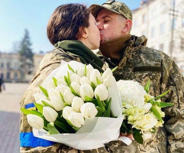Жениться можно и через сутки, и через Zoom. Минюст упростил регистрацию брака в условиях военного положения