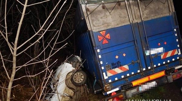 На трассе Одесса-Рени столкнулись легковушка и грузовик: есть погибший