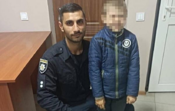В Вилково полицейский вернул нерадивым родителям 6-летнего ребенка, полдня “путешествовавшего” в одиночестве по городу