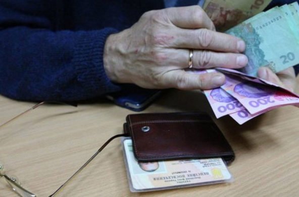 Украинским пенсионерам дадут доплату 2000 гривен: кто может рассчитывать на эти деньги
