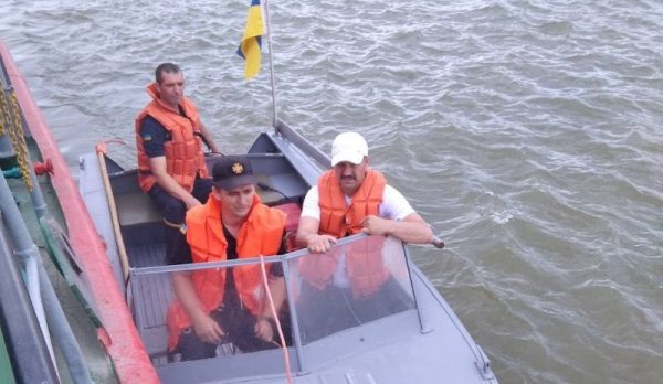 На территории Ренийского порта водолазы изъяли из воды тело утонувшего накануне мужчины