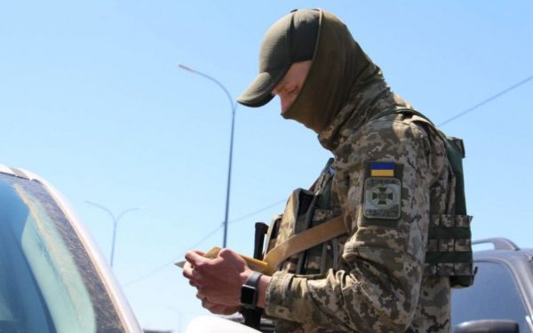 В течение месяца в Украину возвращаются больше граждан, чем выезжают: ситуация на границах