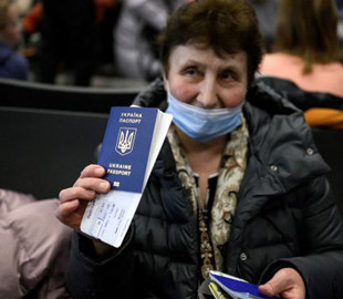 Прага закрывает центр приема беженцев: где будут принимать украинцев в Чехии