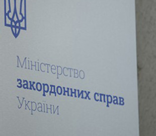 МЗС: надійшли перші 10 звернень від росіян на отримання української візи