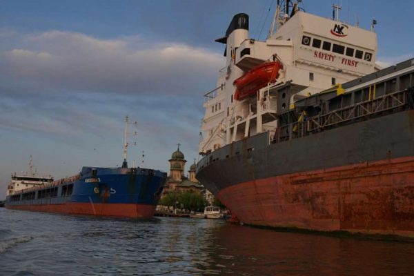 Перше судно з українським продовольством вирушило з порту Одеси