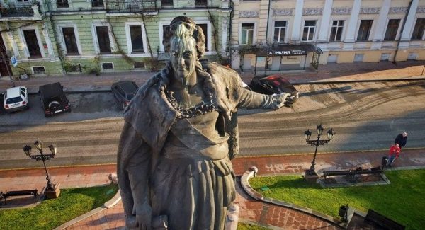 Демонтаж пам’ятника Катерині ІІ: Зеленський перенаправив петицію до Одеської міськради