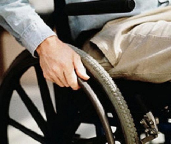 Кабмін зняв обмеження на виїзд людей з інвалідністю за кордон