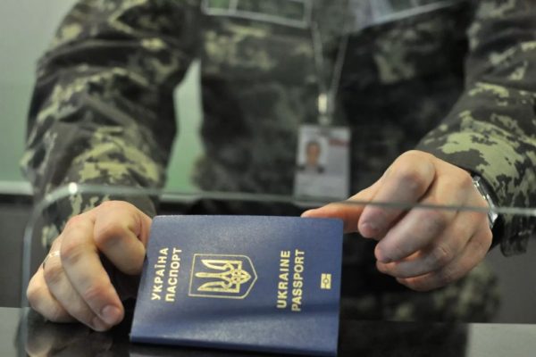 Українським призовникам можуть дозволити виїзд за кордон: названо умову