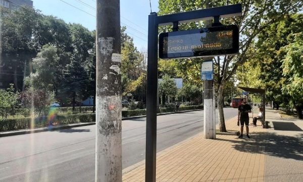 В Одесі на зупинках транспорту з’явилися електронні табло