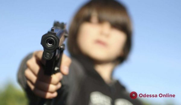 В Одеській області хлопчик вистрелив з пневматичного пістолета у свого 11-річного друга