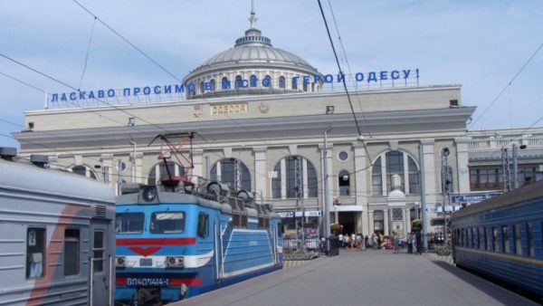 В Україні скорочують маршрути потягів: у списку є і одеський