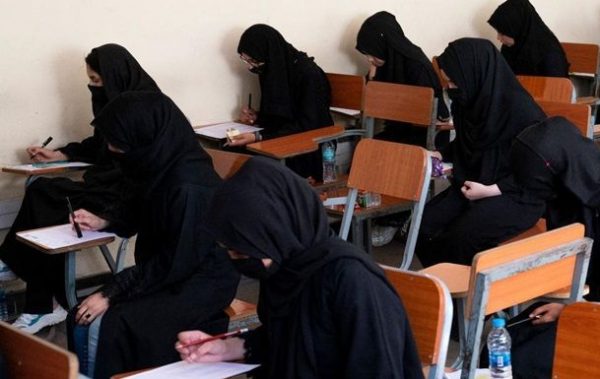 Таліби заборонили жінкам навчатися в університетах