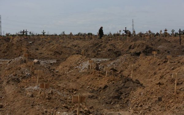 У Маріуполі нарахували понад 10 тисяч нових могил: у деяких – по кілька людей