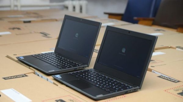 Ноутбук кожному вчителю: українські освітяни отримали 50 тис. хромбуків