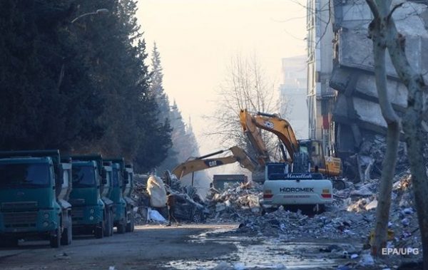 У Туреччині на дев’яту добу після землетрусу знайшли живими двох братів