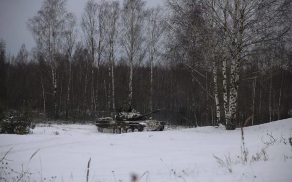 До північного кордону рухаються колони техніки РФ: військові звернулися до українців